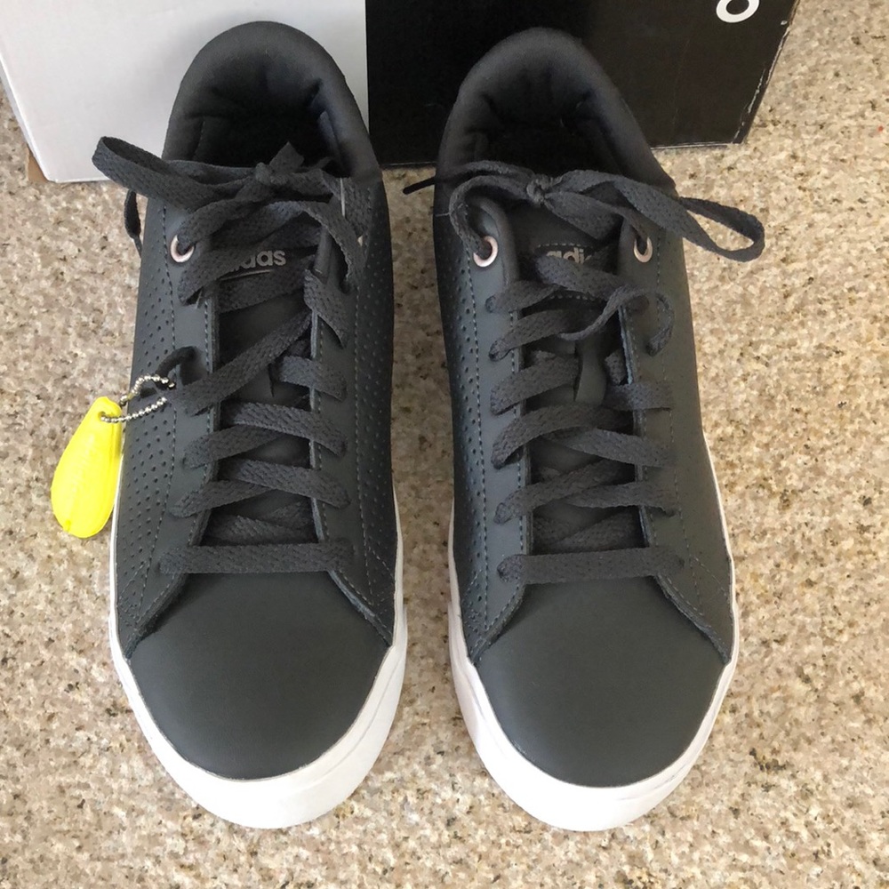 💥NWB ADIDAS DAILY QT QUEEN SIZE 5.5 (36 2/3) 💥 - Picture 3 of 8